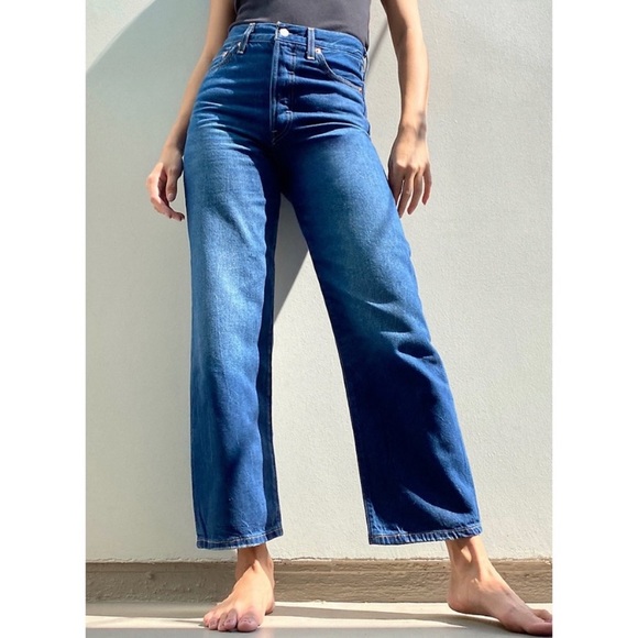 Levi's® Premium RIBCAGE STRAIGHT ANKLE JEANS - Picture 3 of 6